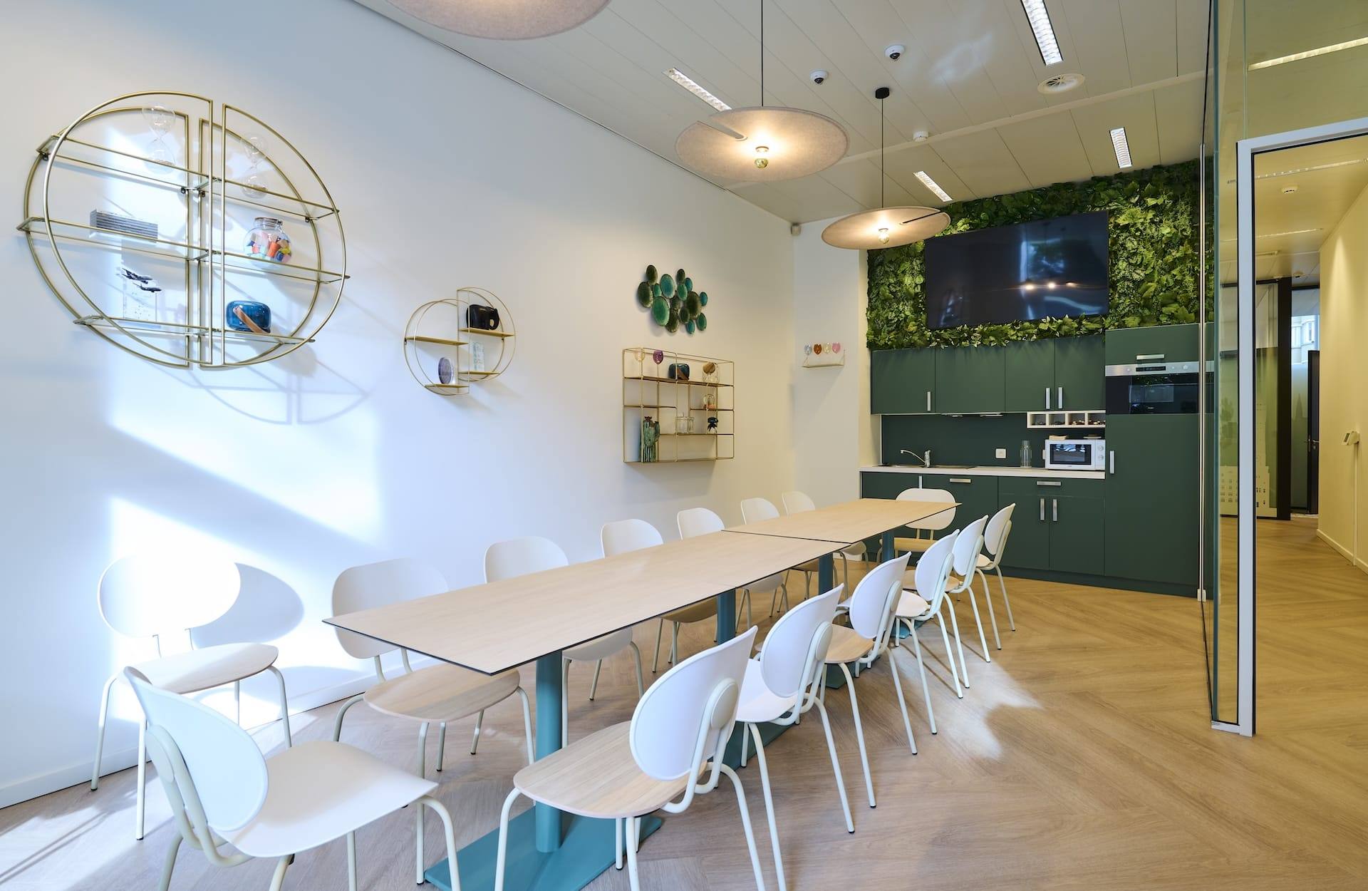 Espace de restauration d'entreprise aménagé à Liège