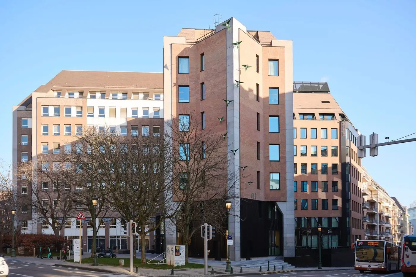 Afore Consulting · Trône 100